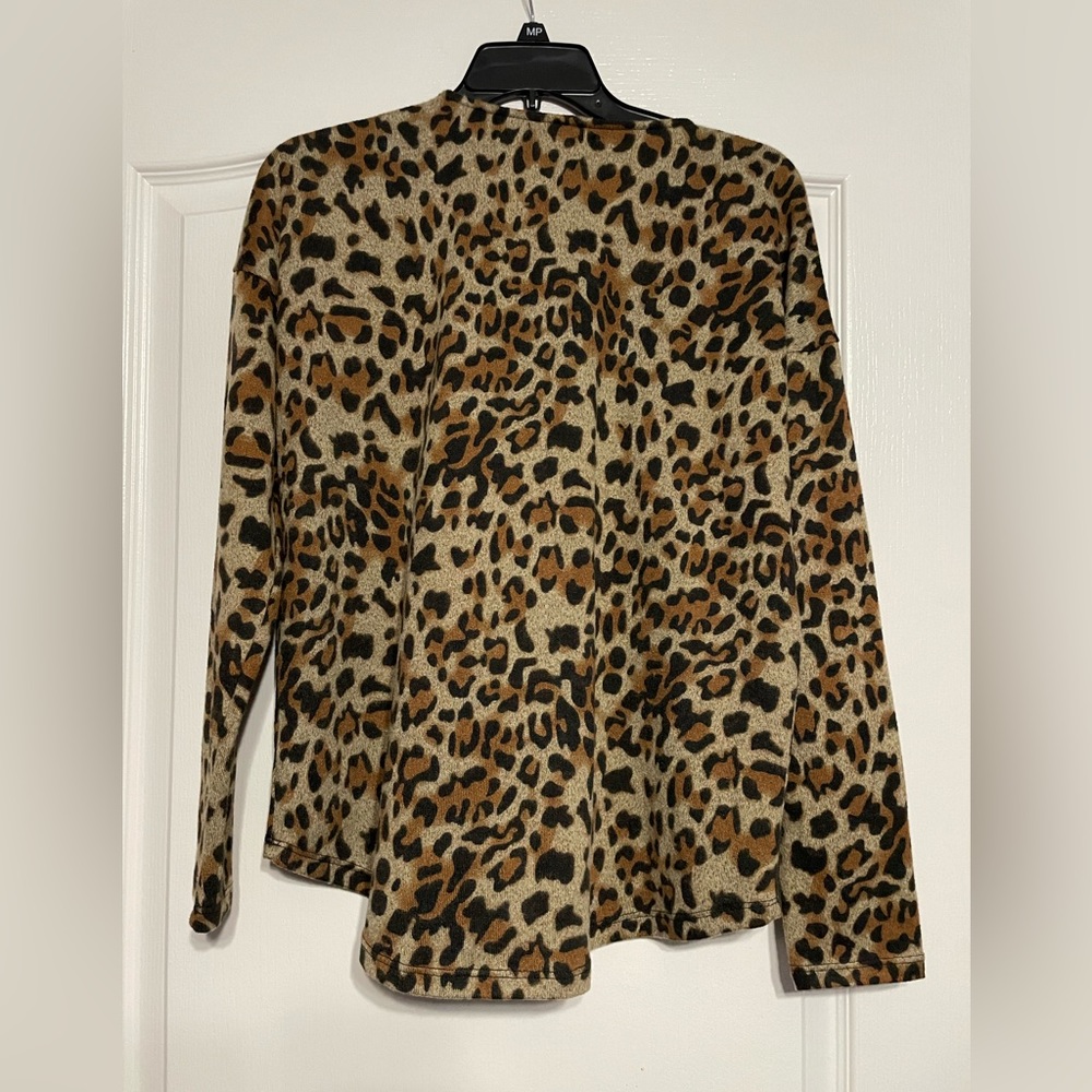 Women’s animal print zip up blouse size medium - Picture 2 of 3
